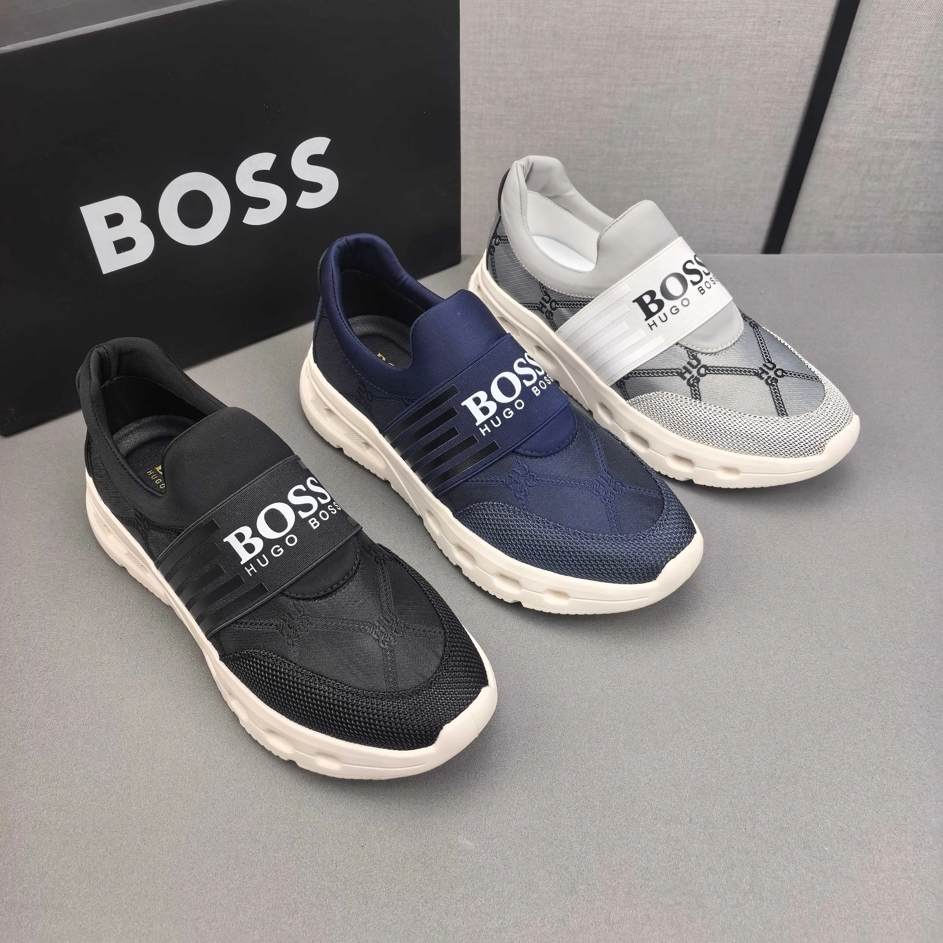 PP420❣️❣️❣️BOSS’s new 🆕low-top casual sneakers, made of breathable mesh, with brand signature details on the shoe collar to enhance style. Fashionable and versatile, it can complement any look. With a sophisticated design that is both dynamic and modern, this new must-have shoe adds a new dimension to Dior's legacy, displaying modern elegance. Men's shoes 38-44 45🉑️customized
